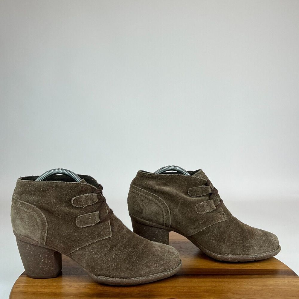 Womens Clarks Carleta Lyon Brown Suede Heeled Ankle Booties Boots Size 11 M GUC